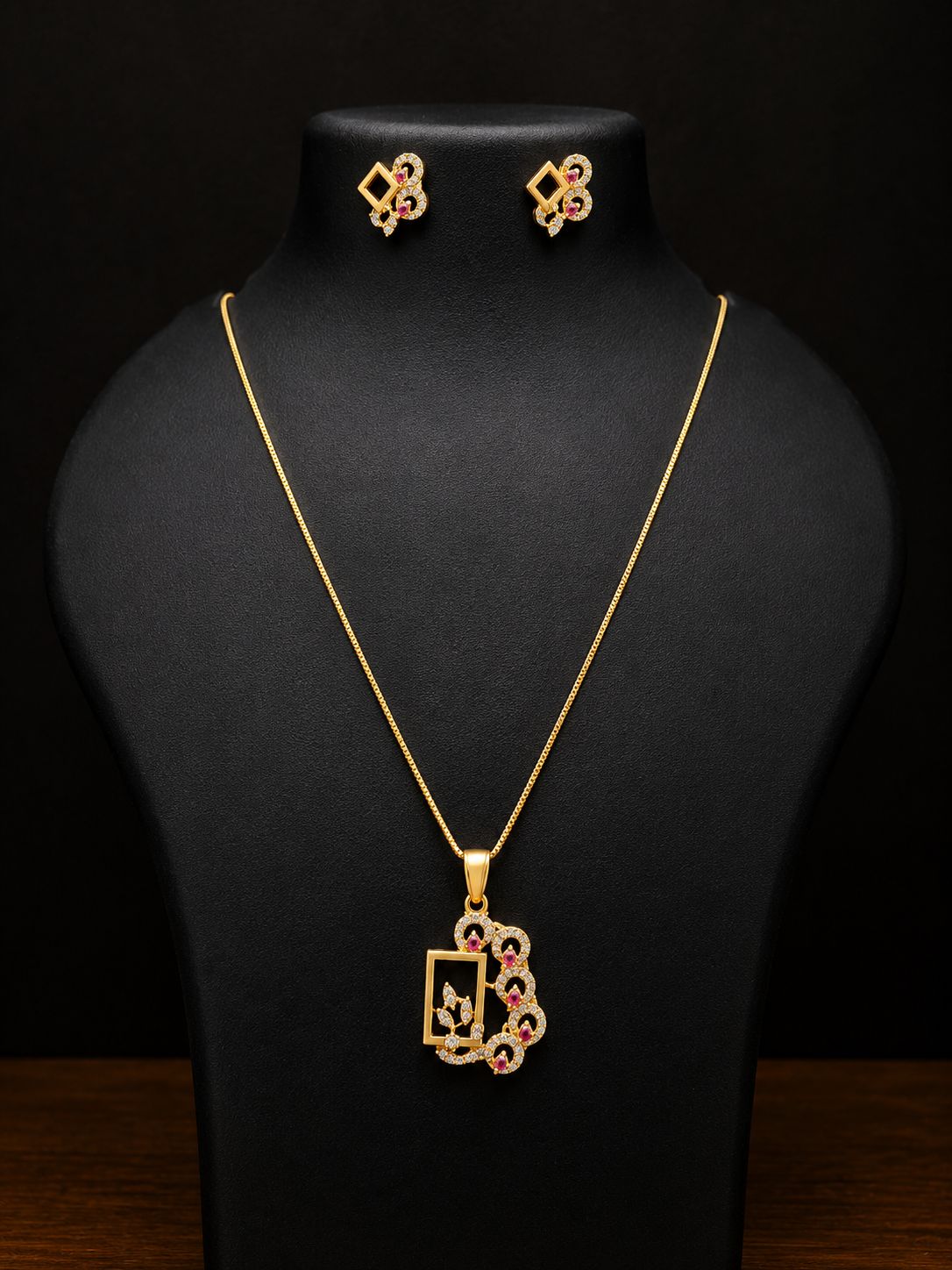 Royal Charm Pendant Set
