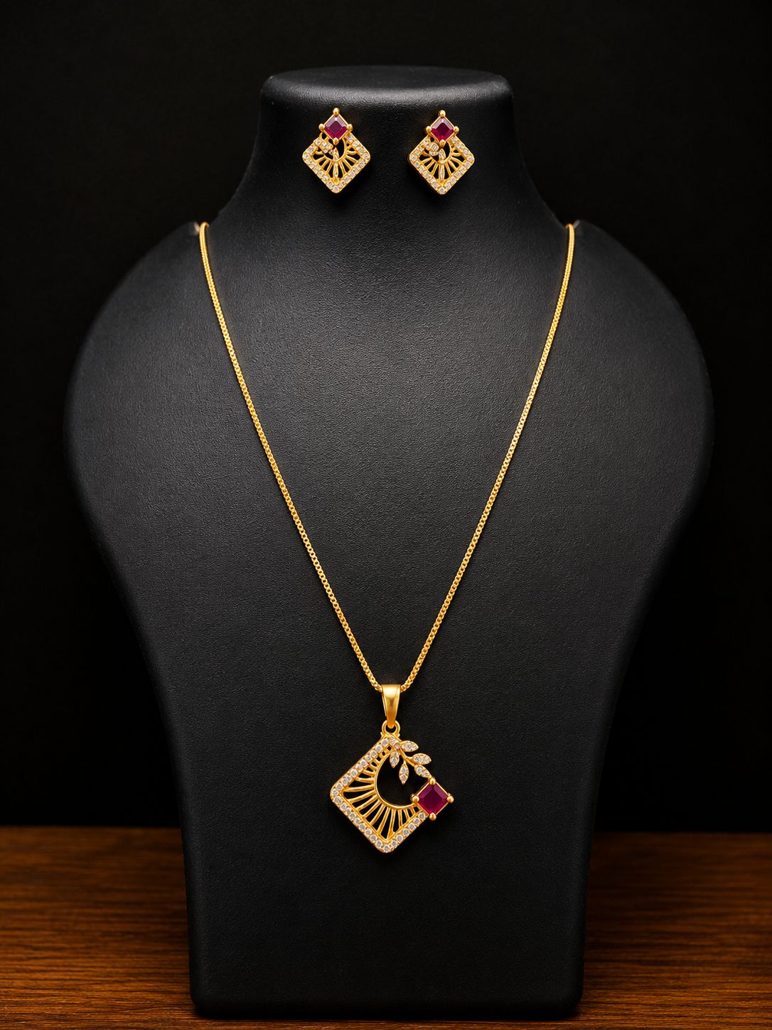 Royal Charm Pendant Set