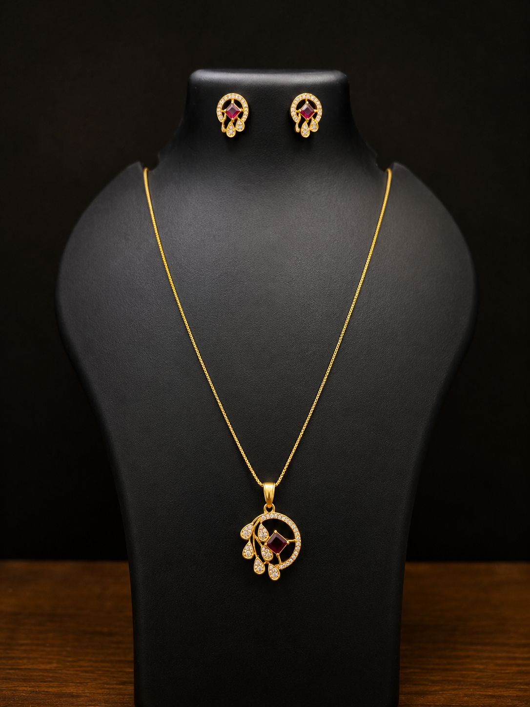 Ruby Aura Pendant Set